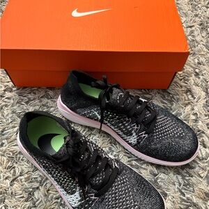 Nike Black and White Sneakers for Everyday Comfort